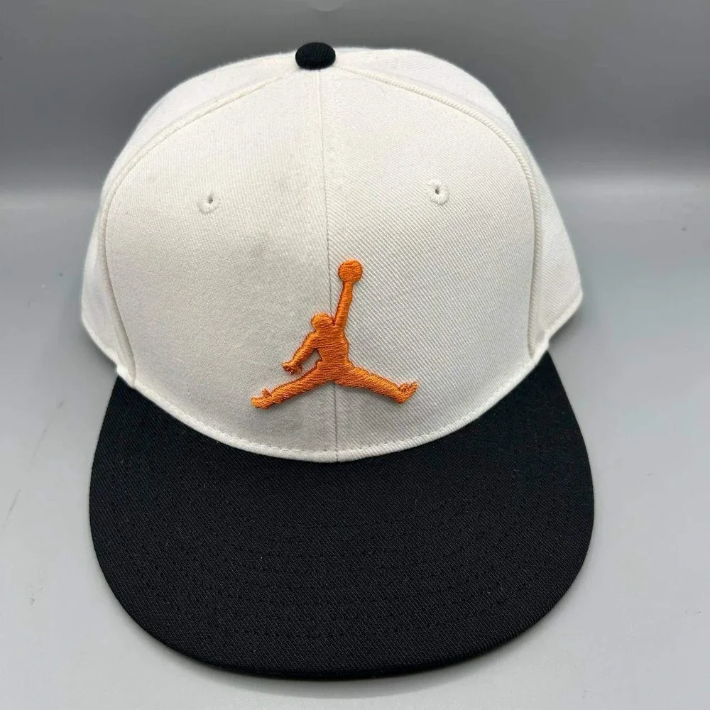 Air Jordan Pro Hat Men Medium-Large White Black Jumpman Snap Back Cap M-L